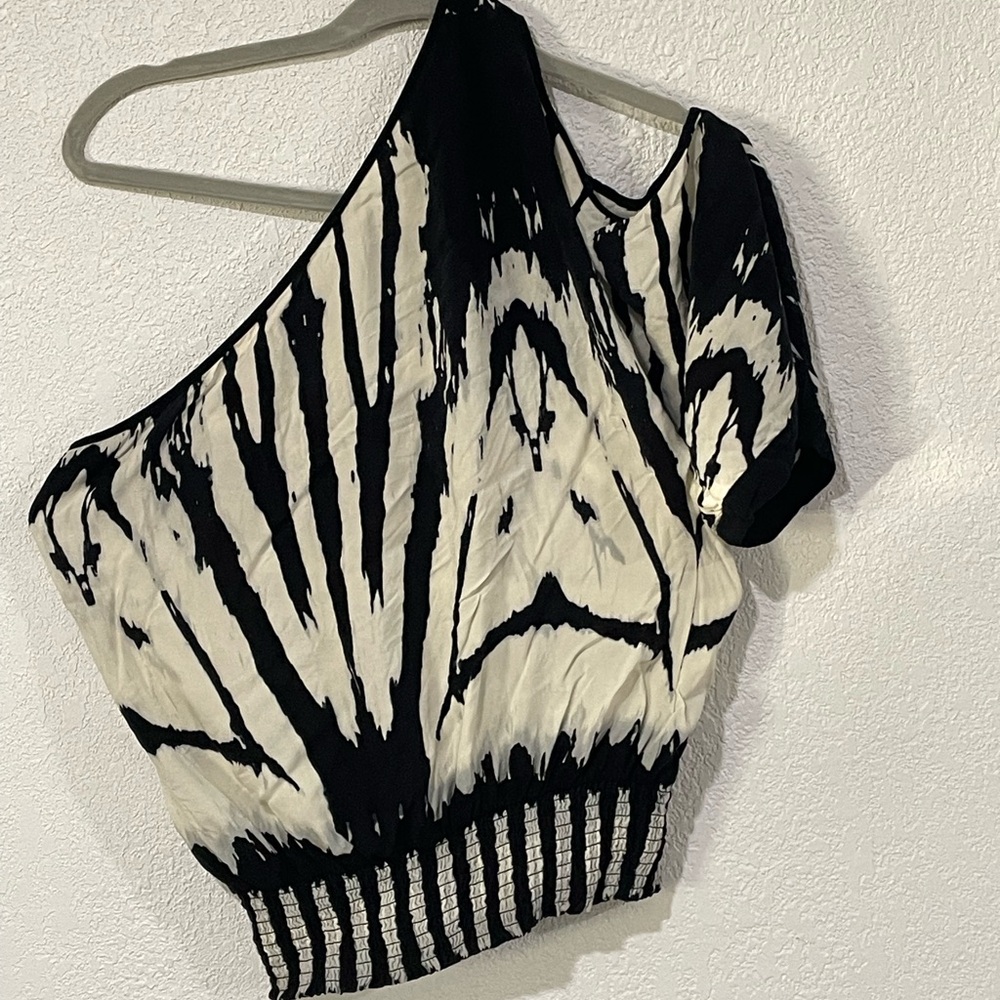 Rampage Black and Cream One-Shoulder Asymmetrical Blouse